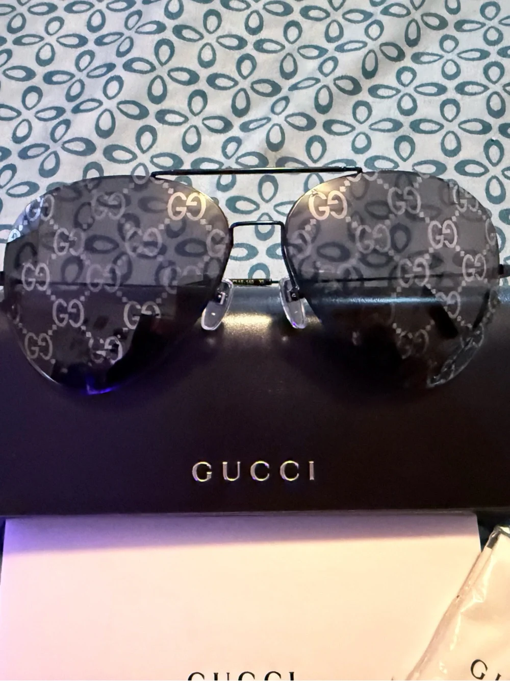 Gucci Black Aviator Sunglasses - Designer Logo Lenses